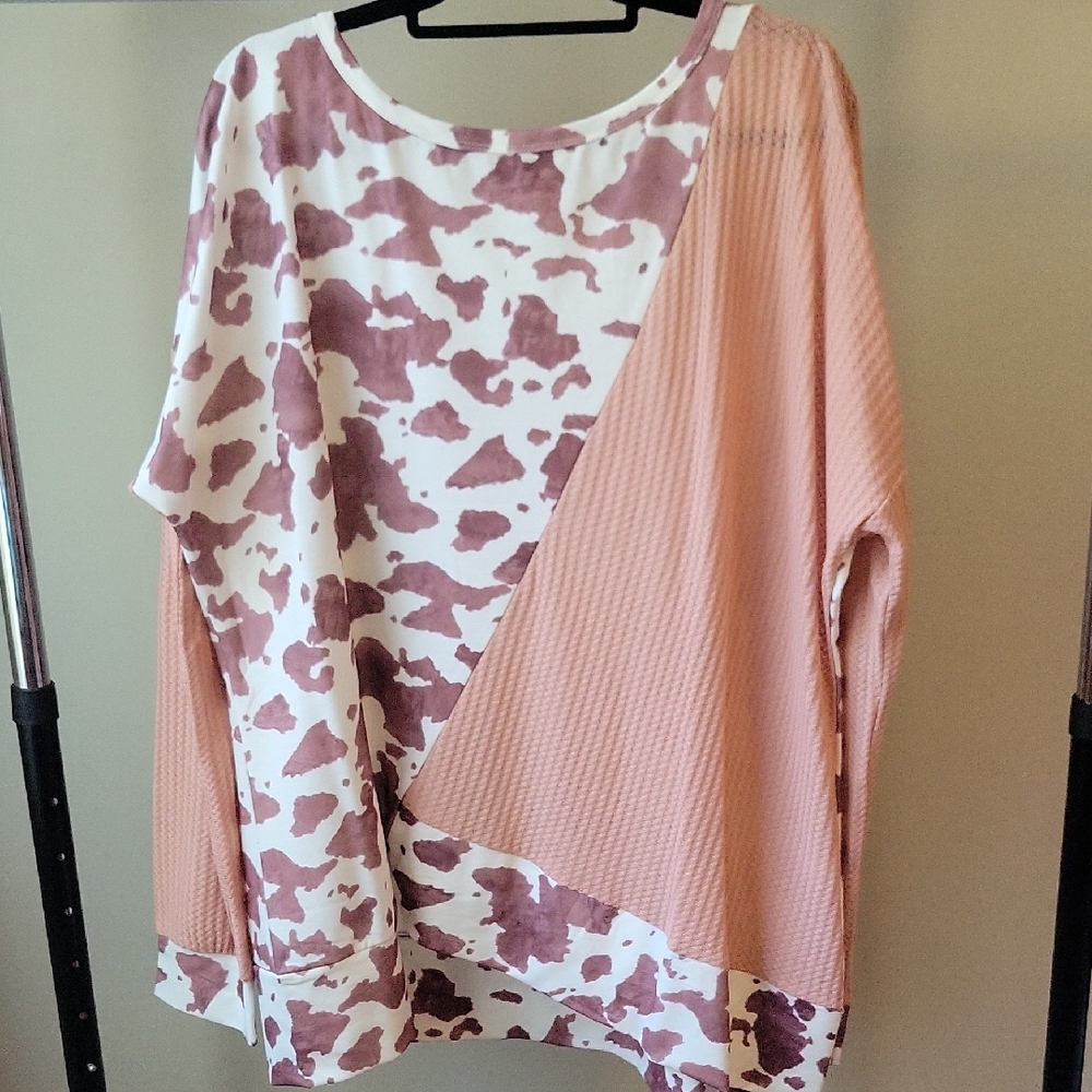 Chic Women's Blouse in Pink and White by [Brand]